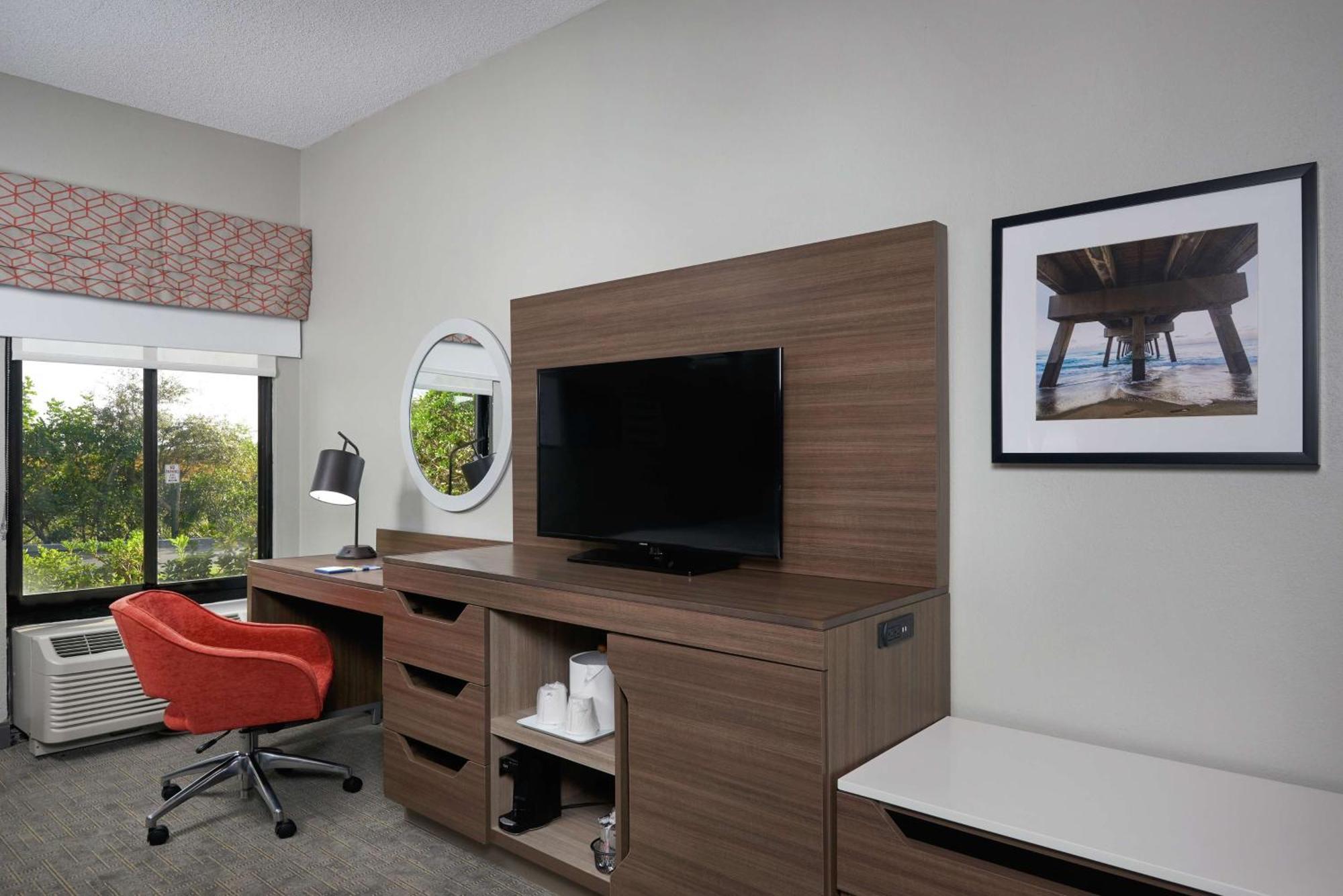 Hampton Inn Juno Beach Bagian luar foto